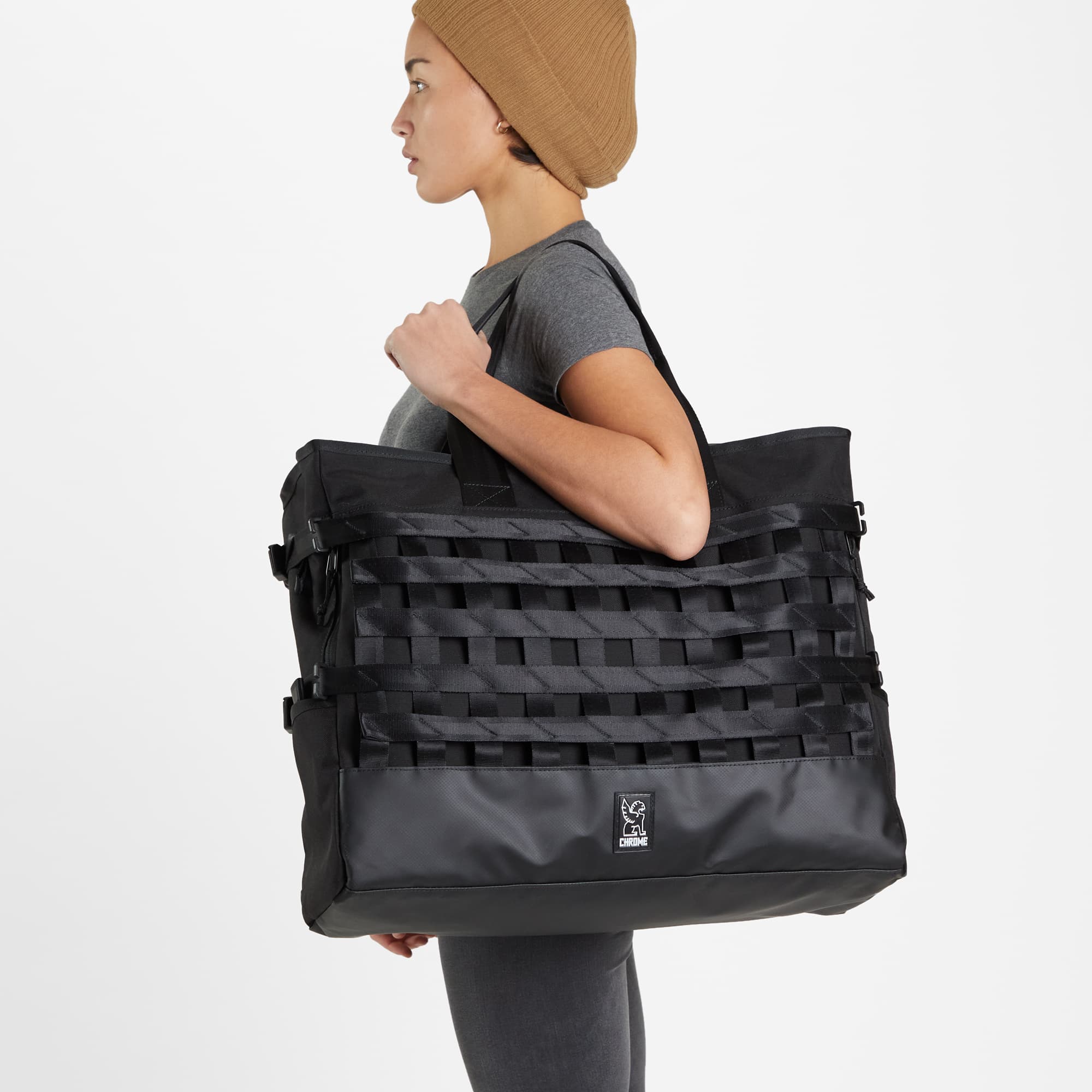 Black Barrage Duffle carried by a woman #color_black